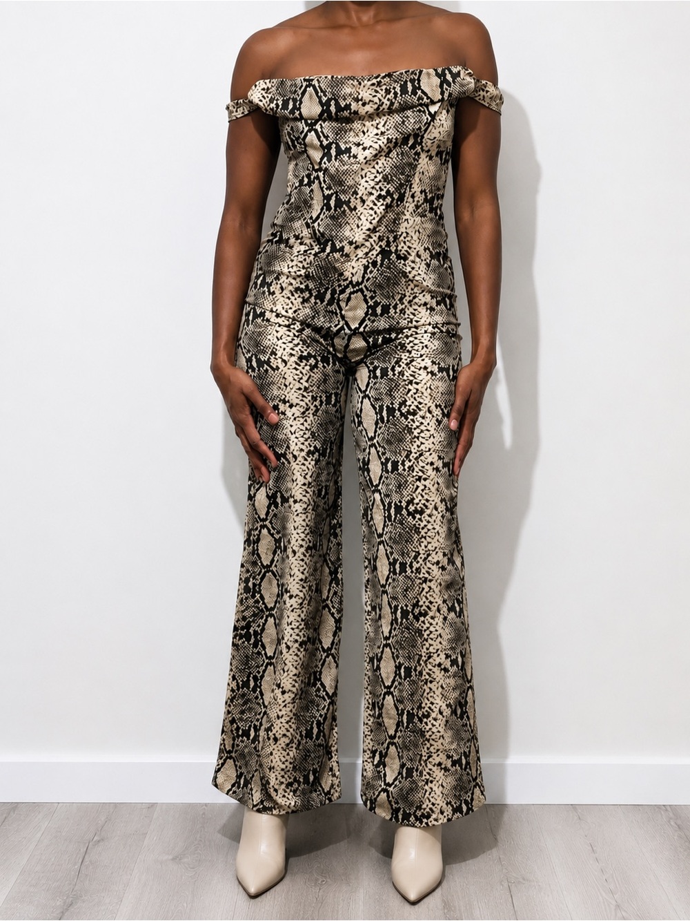PrettyLittleThing Snake Print Off-Shoulder Jumpsuit – Size 4 US / 8 UK / 36 EU